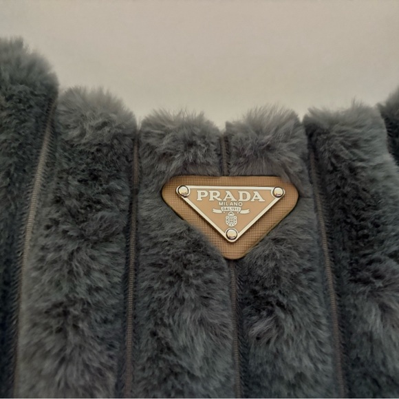 Prada VIP Bag - Picture 2 of 6